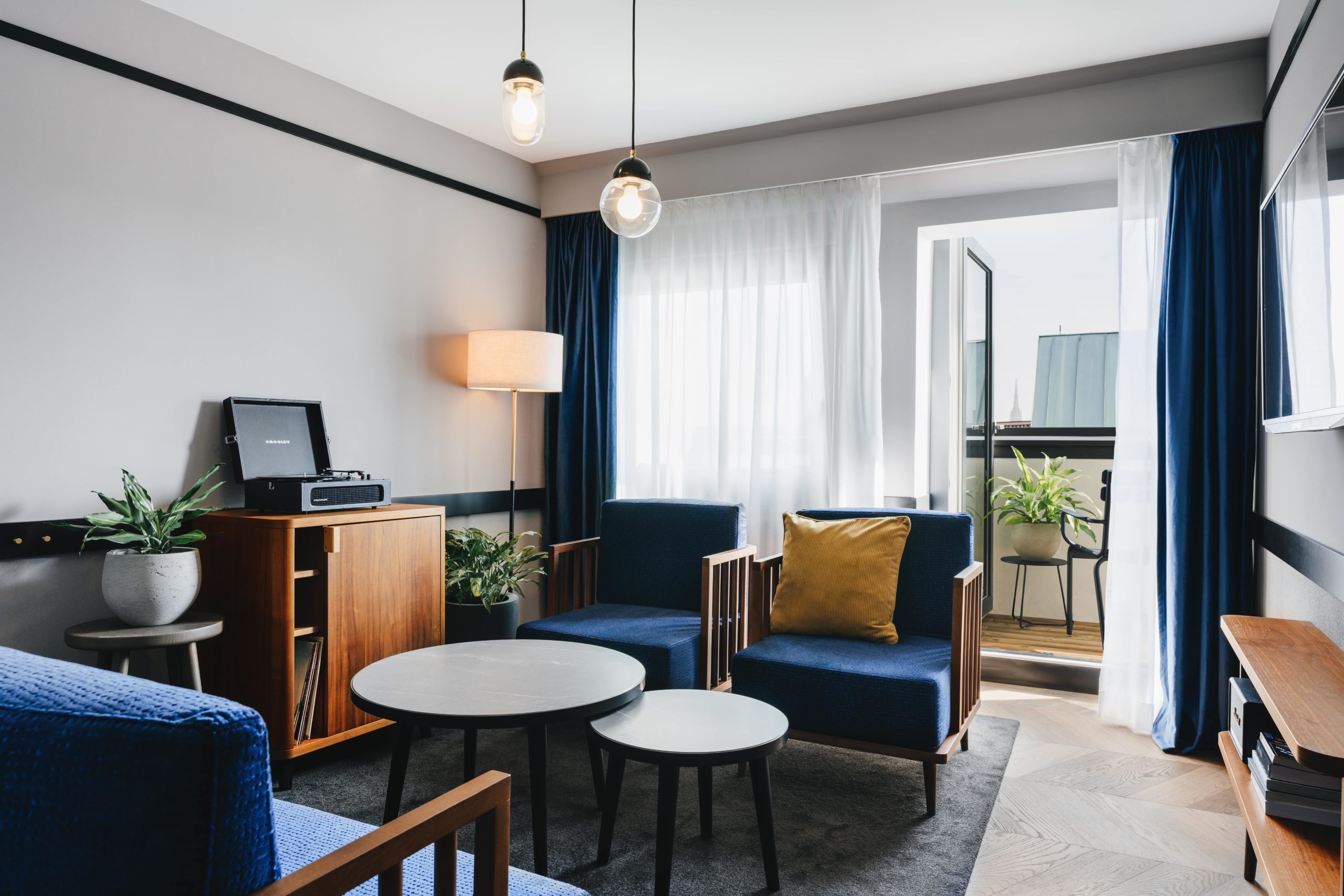 CLASSY SUITES