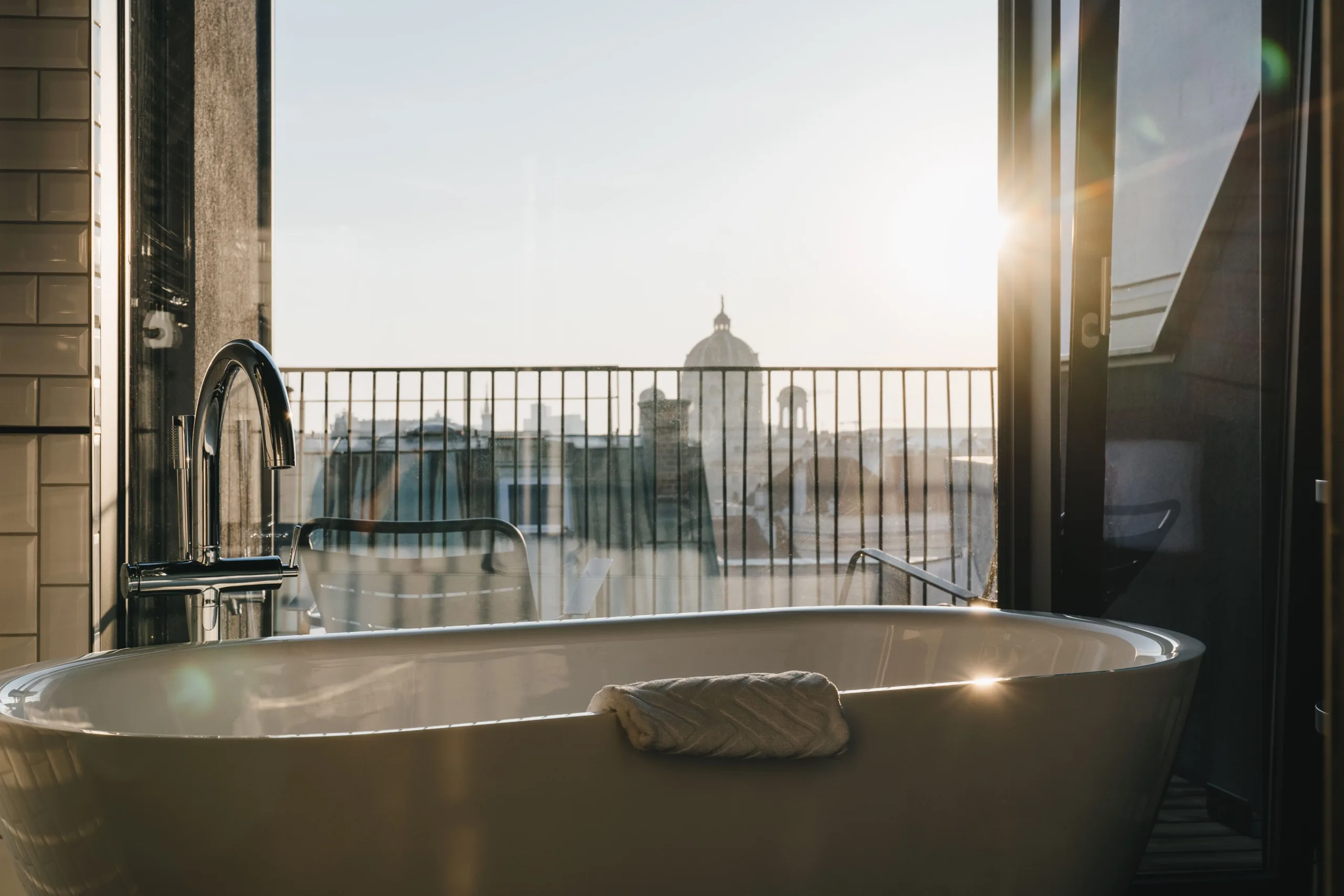 Badewanne mit Aussicht auf Sonnenaufgang